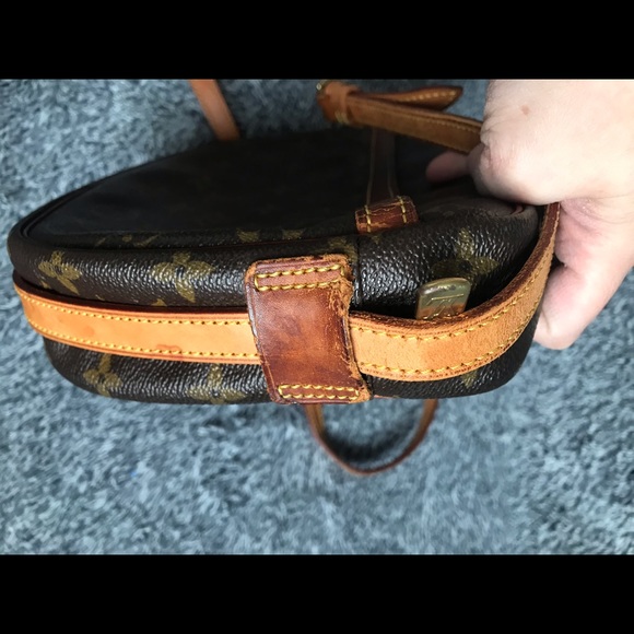 Louis Vuitton Monogram Crossbody Bag - Picture 6 of 8